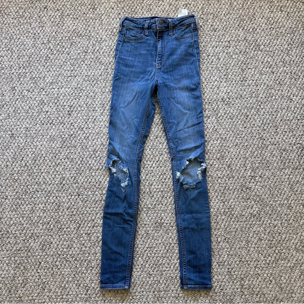Hollister women ultra high rise Jean leggings size 25” waist 30” inseam distress